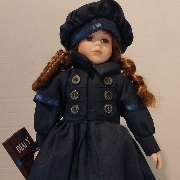 Anne Frank Porcelain Doll - Picture 2 of 13